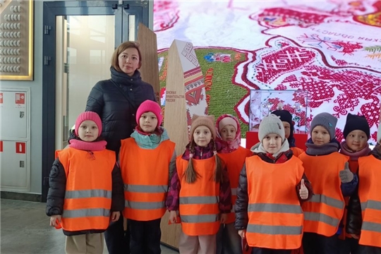 По родному краю с рюкзаком шагаю