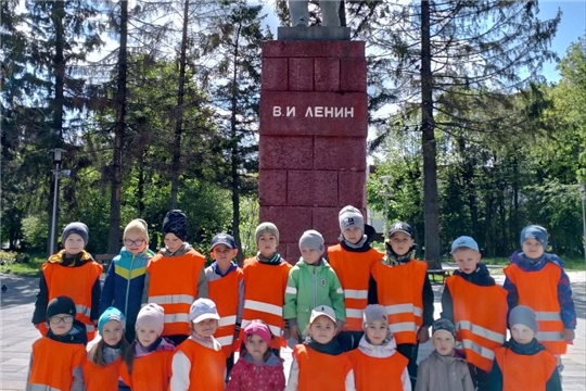 Экскурсия у памятнику В.И.Ленина