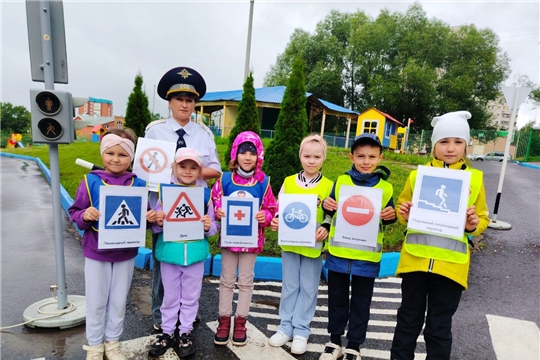 Правила дорожные всем нам знать положено!