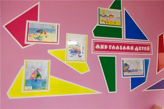 Выставка творческих работ "Корабли в детских ладошках" и "Море красками радует"