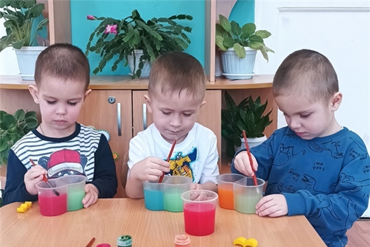 Экспериментальная деятельность "Разноцветная вода"