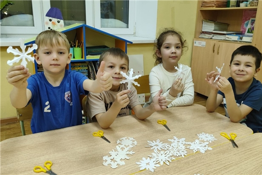 Ребята продолжают двигаться по маршруту "Юный натуралист"