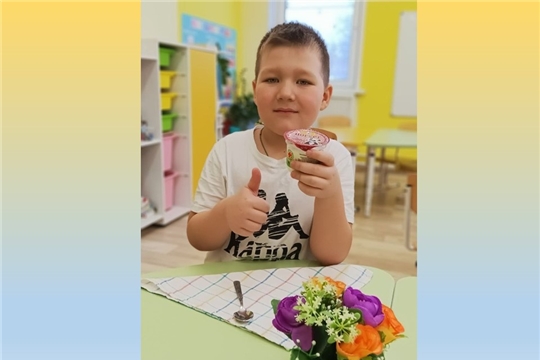 Любимое лакомство детей - йогурт!