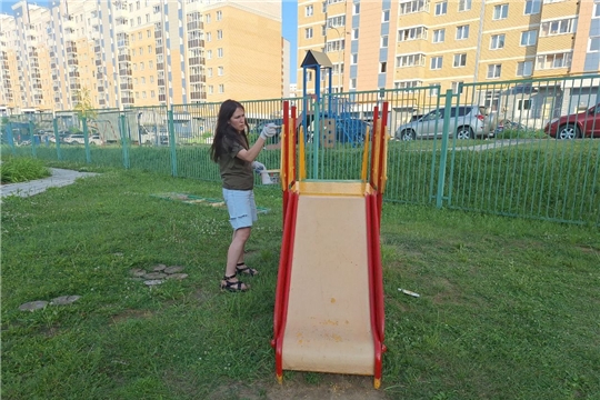 Выражаем благодарность родителям за помощь в покраске участка в детском саду.