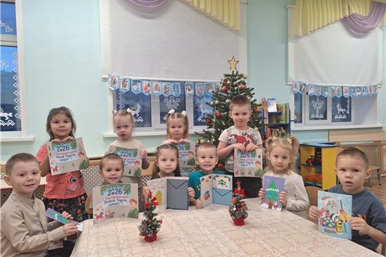 Группа «Пчелки» в поддержку военнослужащих решили изготовить «Новогоднюю открытку солдату СВО»