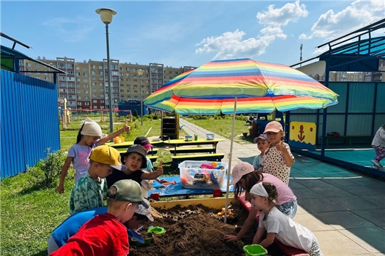"Игры с песком на прогулке"