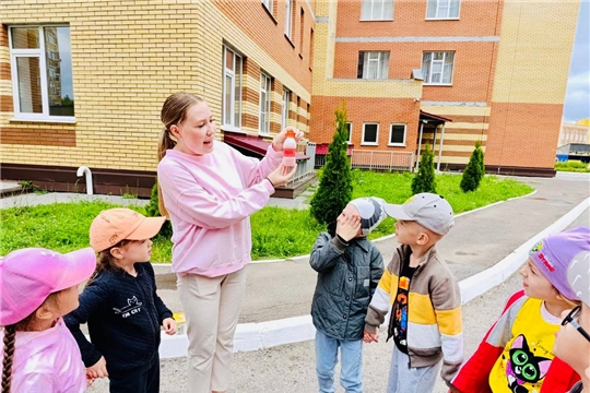 Спортивное развлечение «Найди цвета радуги»