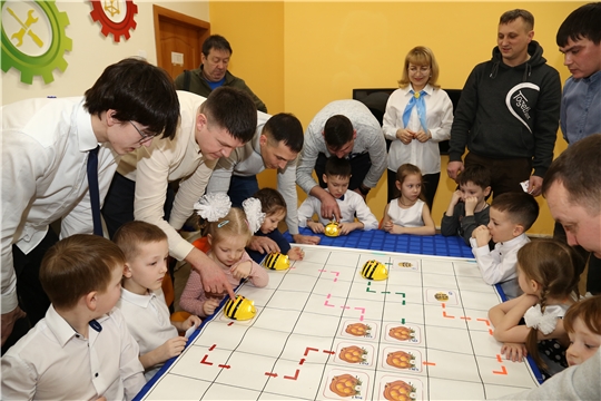 Клубный час "Тропинки родительской любви"