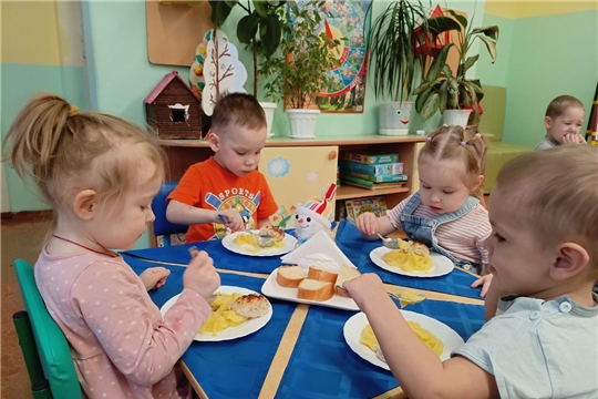 Пюре картофельное с  рыбной котлетой.