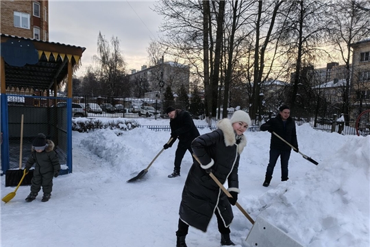 Уборка прогулочных участков детского сада от снега. 