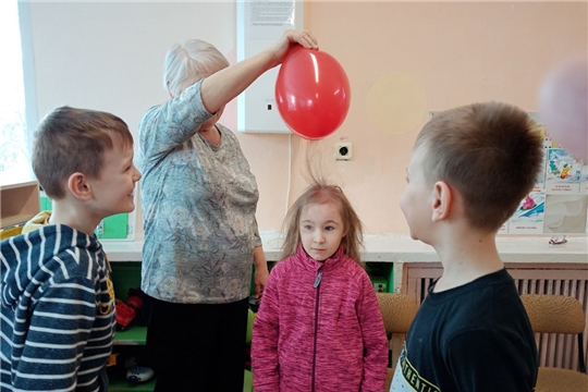 Опыт "Шарик-магнит".