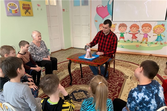 Опытно-экспериментальный час "Маленькие академики".