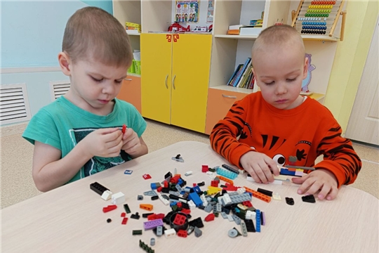 "Правила безопасности во время игры с мелкими предметами".