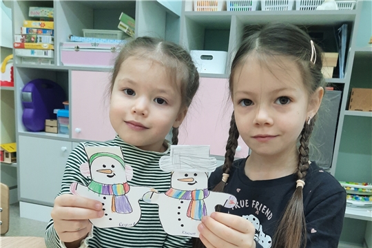 Аппликация с элементами рисования «Весёлый снеговик»