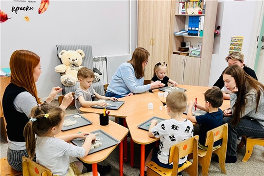 Родители посетили кружок «Магия песка»
