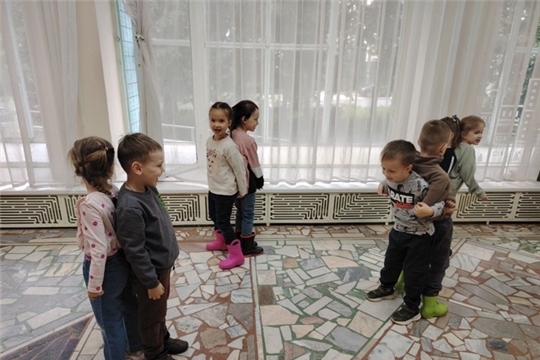 По родному краю с рюкзаком шагаю