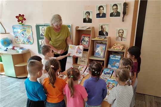 Книжки и наши малышки!!