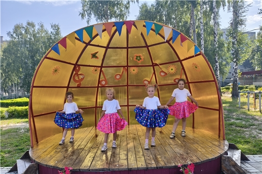 На творческой сцене