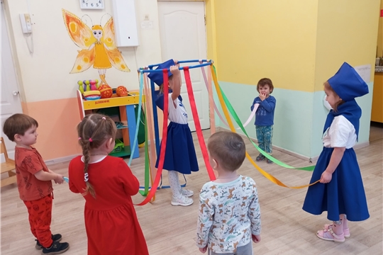 Малыши познакомились с дымковскими игрушками