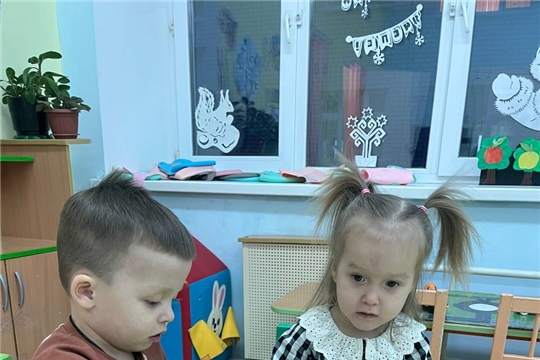 МАЛЫШИ ИЗУЧАЮТ ЦВЕТА