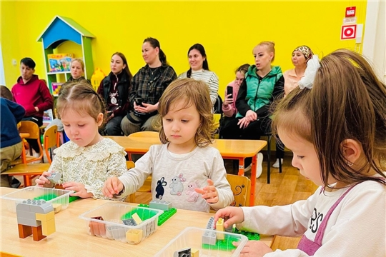 Открытые занятия платных услуг «Lego-friends» и основ робототехники «Алгоритм Bee-bot»