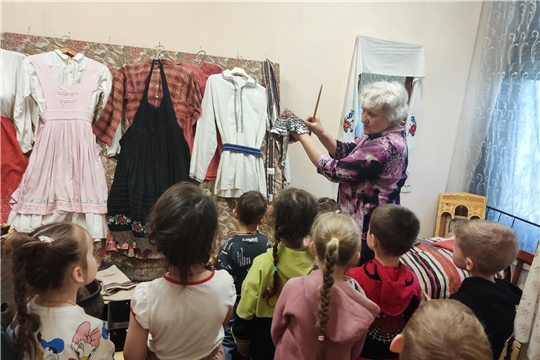 Воспитанники старших групп в рамках фестиваля #НеделяНароднойКульуры  посетили  экспозицию Музея истории и культуры МБОУ "СОШ № 18" г. Чебоксары, посвященную культуре чувашского народ.  