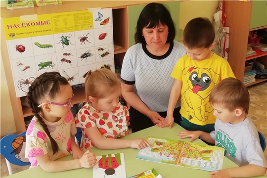 Аппликация в средней группе "Божья коровка".