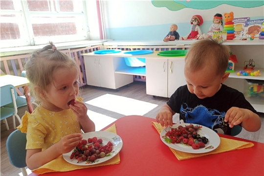 Лето - ягодная пора.