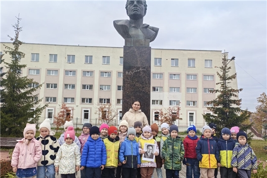 Воспитанники старшей группы "Умка" посетили памятник Петру Хузангаю