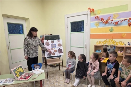 В старшей группе  дети с огромным энтузиазмом  приняли участие в познавательном занятии "Из чего варят кашу".