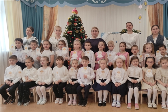 В детском саду в рамках сетевого  взаимодействия «От чистого  истока» состоялся мастер‑класс  «Рождественский ангелочек».