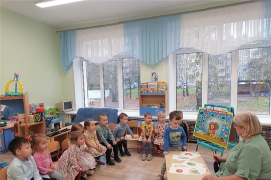 Овощи и фрукты полезные продукты.
