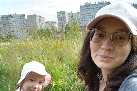 Семейный завтрак на траве