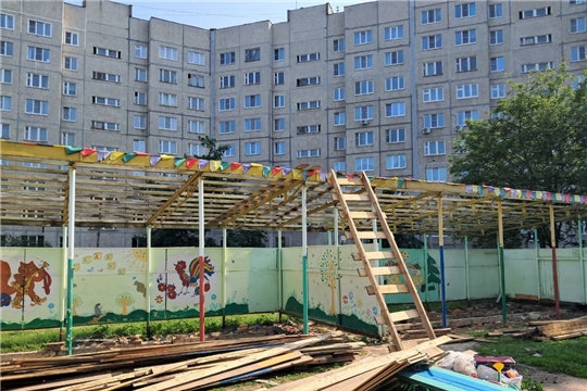 Идет капитальный ремонт теневых навесов