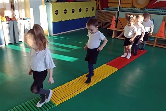 Физические упражнения и спортивные навыки. Физкультурный кружок "Карапузики"