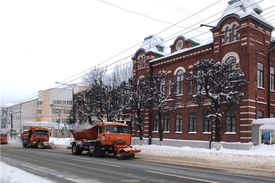 195 тысяч кубов за сезон: Чебоксары продолжают расчистку при жёлтом уровне опасности