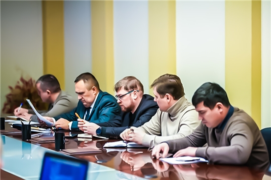 Завалы у подстанций и сужение дорог: акценты недели с планерки ЖКХ