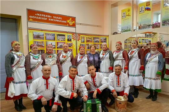 Народный фольклорный ансамбль"Ахах" выступили на юбилейном вечере.....