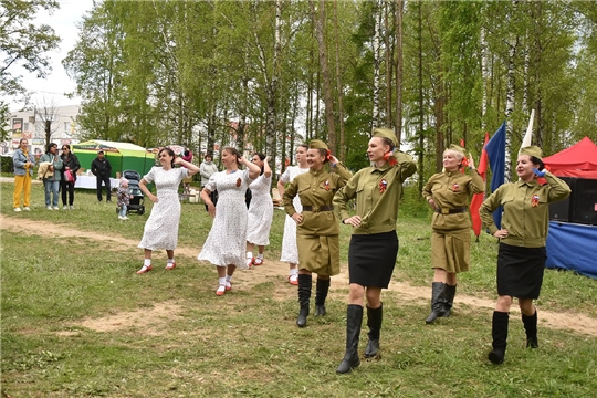 9 мая в Сквере «памяти и славы»поселка Ибреси в торжественной обстановке прошел праздничный концерт "«Военных лет звучат мотивы и будят память о войне!»