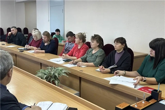 Сегодня в Красночетайском муниципальном округе прошло важное совещание оргкомитета, посвященное подготовке и проведению традиционного спортивного мероприятия всероссийского масштаба — «Лыжня России», которое состоится 14 февраля 2026 года