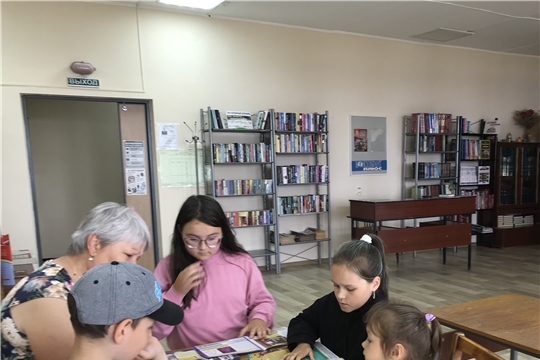 Познавательный час с журналом «Почемучкая обо всем на свете» в Приволжской городской библиотеке