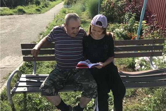 Уличная акция "Читаем вместе" с Приволжской сельской библиотекой