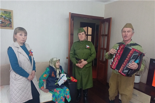Работники культуры Ярабайкасинского ТО поздравили тружеников тыла.