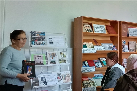 Литературный час «Чăваш поэзийĕн ҁутă ҁăлтăрĕ - Константин Иванов» в Шешкарской сельской библиотеке.
