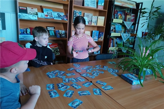 Тематический час «Наша родина - Россия» в Шешкарской библиотеке.