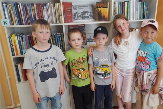 Книжная выставка ко Дню России в Тораевской сельской библиотеке