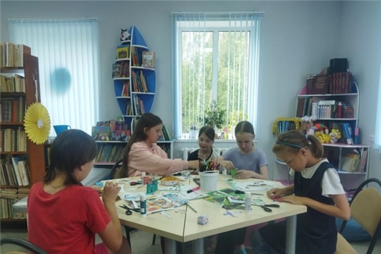 Час творчества "Умелые ручки с журналом «Тетте»" в Тойгильдинской сельской библиотеке.