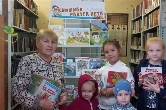 Библиографический обзор в "По страницам любимых книг" в Чуманкасинской сельской библиотеке.
