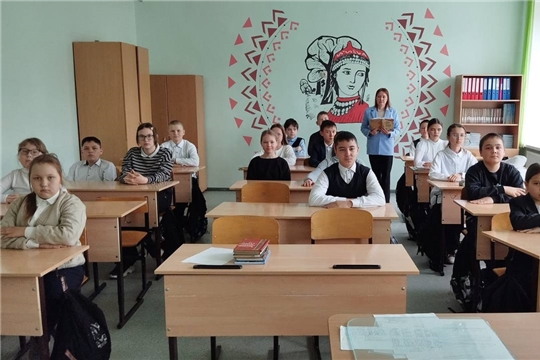 Краеведческий час «Вăрꞔă калавӗсем» в зале "Сила земли"