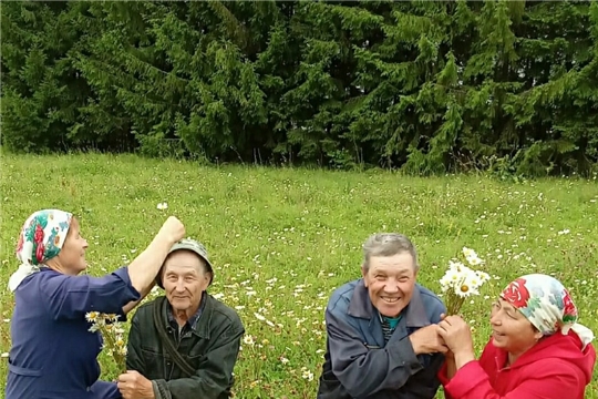 Час общения «Ладушки-ладушки, бабушки и дедушки» в Новоатайской сельской библиотеке